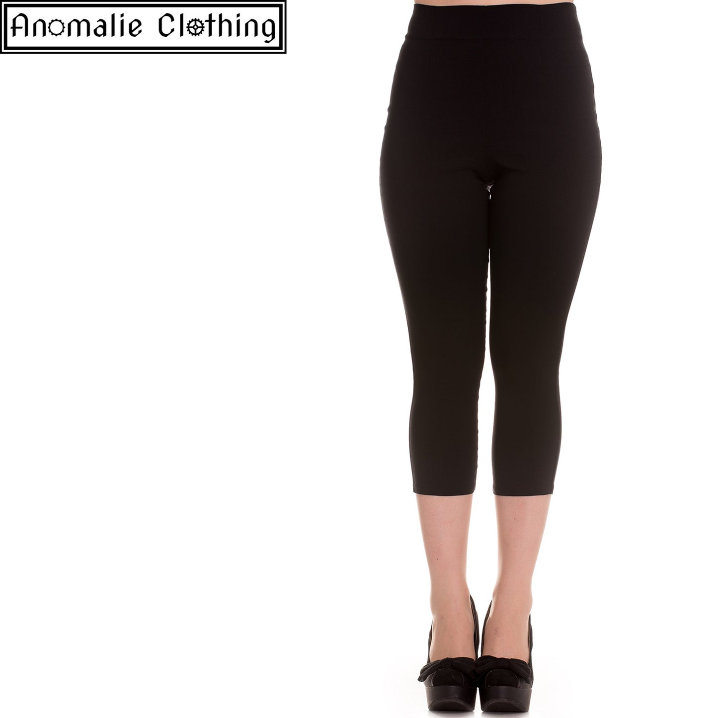 Tina Capris in Black