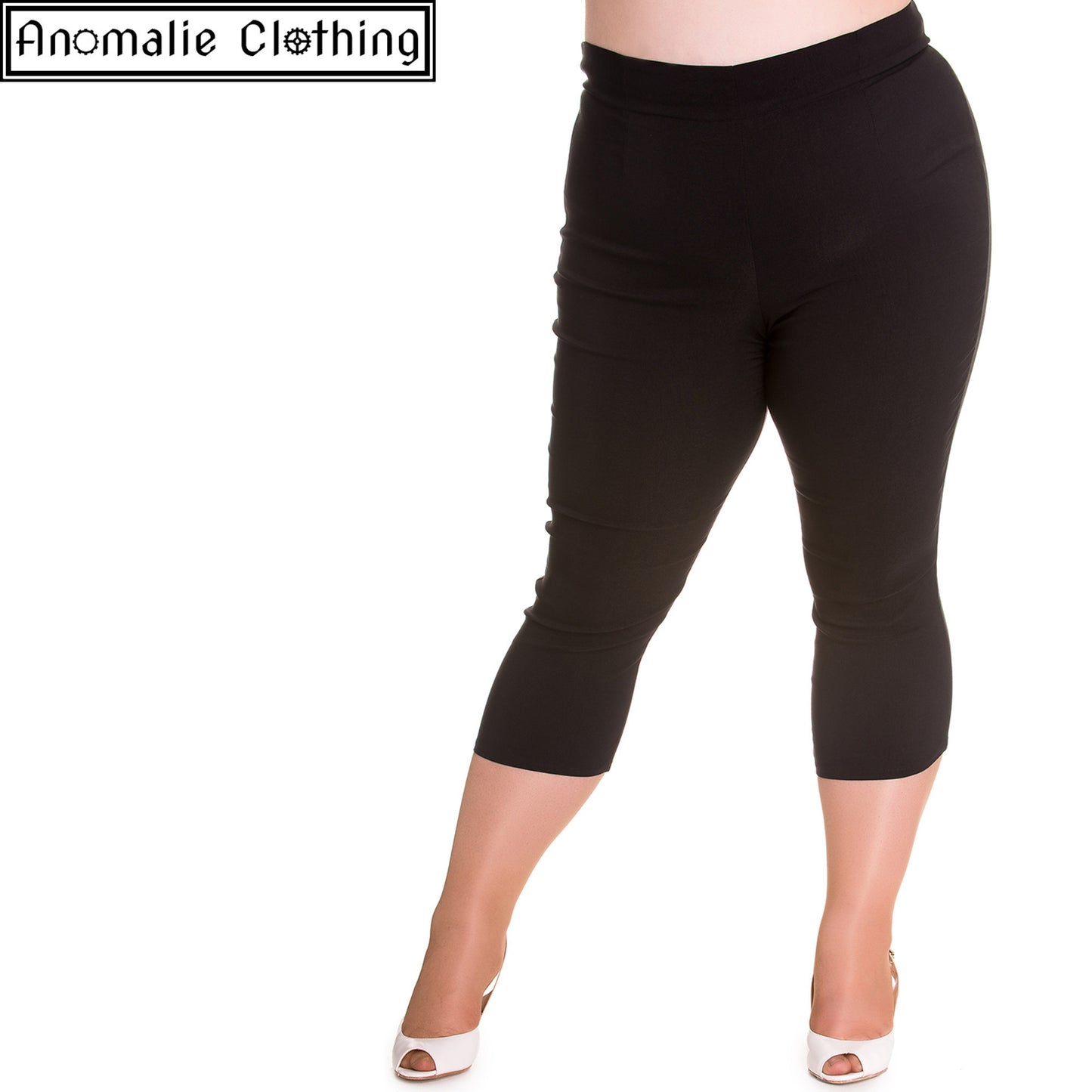 Tina Capris in Black